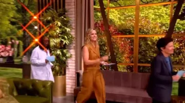 Theory Deep Pleated Pants worn by Sara Haines as seen in The View on June 3, 2026