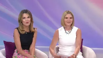 Vestido Camille Maxi con botón de crepé Tuckernuck llevado por Jenna Bush Hager visto en Today with Jenna & Sheinelle el 8 de junio de 2026