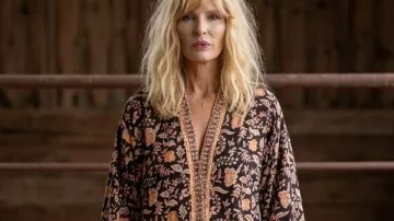 Dutton Ranch S01 Beth Dutton Printed Robe worn by Beth Dutton (Kelly Reilly) as seen in Dutton Ranch (S01)