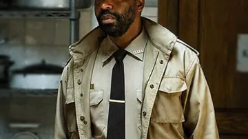 Chaqueta beige Kevin Carroll 2026 de Widow's Bay