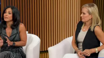 Chaleco de botones Sacai usado por Jennifer Ashton visto en Good Morning America el 9 de junio de 2026