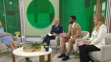 Zara Tailored Double Breasted Blazer worn by Kelly O'Grady as seen in CBS Mornings on  June 5, 2026