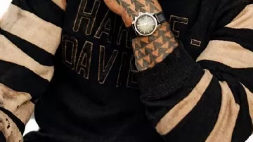 Sudadera de tipo Pull Up que llevaba Self (Jason Momoa) en On the Roam