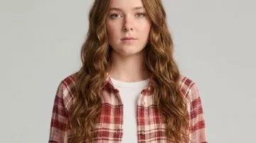 Cada año después de 2026 Camisa de cuadros de Juliette Hawk como se ve en Every Year After (S01)