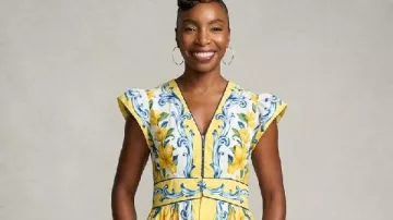 Vestido midi estampado Helen Decatur Sweet Magnolias S05 llevado por Helen Decatur (Heather Headley) visto en Sweet Magnolias (T05)