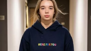 Sudadera gráfica Baylen Out Loud S03 Baylen Dupree vista en Baylen Out Loud (S03E04)
