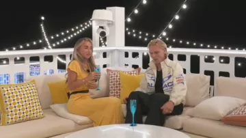 Shein Bae Camiseta Amarillo Mustard, vestido Summmer Chic Party Night con escote profundo en V y escote profundo, que lleva Yasmin Hadlow en Love Island (S13E03)