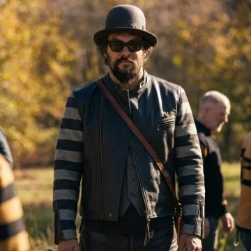 On the Roam S02 Jason Momoa Vintage Striped Jacket llevada por Self (Jason Momoa) como se ve en On the Roam (S02)