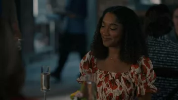 En Saison Josie Crop Top & Josie Belt Shorts usados por Jessica Whitley (Iman Benson) como se ve en Sweet Magnolias (S05E05)