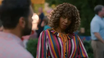 Blusa de algodón a rayas Zimmermann con voile que lleva Helen Decatur (Heather Headley) como se ve en Sweet Magnolias (S05E06)