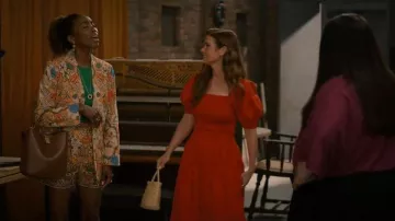 Madewell La mini bolsa de bastón tejido a mano que lleva Maddie Townsend (JoAnna Garcia) como se ve en Sweet Magnolias (S05E07)