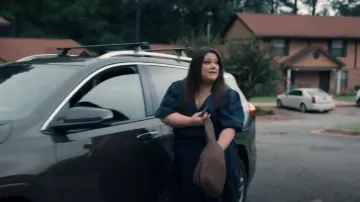 Bolso Dolce Vita Miriel usado por Dana Sue Sullivan (Brooke Elliott) como se ve en Sweet Magnolias (S05E09)