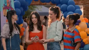 Camisa de bordado abierta de Zara que lleva CeCe Matney (tambor Harlan) como se ve en Sweet Magnolias (S05E09)