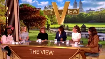 Pantalones de lana Altuzarra Todd Stretch-Virgin usados por Alyssa Farah Griffin tal y como se ve en The View el 16 de junio de 2026