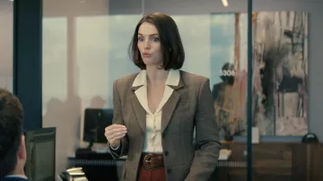 Aritzia Standout Blazer worn by AJ Pascarelli (Ella Hunt) as seen in Not Suitable for Work (S01E04)
