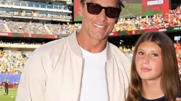Tom Brady FIFA World Cup 2026 Beige Jacket worn by Tom Brady in Filhos de Gisele Bündchen chamam atenção em fotos de Tom Brady na Copa