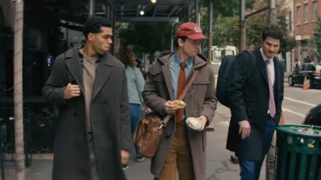 Abrigo cruzado de cera London Magnus que lleva Kel Washington (Nicholas Duvernay) como se ve en No apto para trabajar (S01E05)