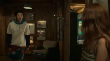 Por Parra Los pantalones cortos de baño de la valla del festival 'Azules usados por Jordie (Joseph Chiu) como se ve en Every Year After (S01E05)