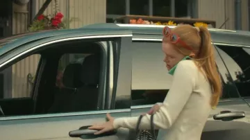 Kate spade new york Spade Icon Dot Barrel Bag worn by Delilah (Abigail Cowen) as seen in Every Year After (S01E05)