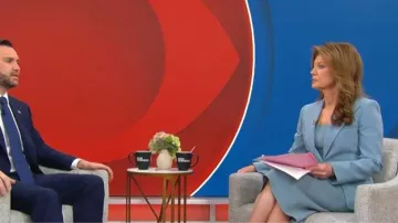 Michael Kors Collection Peak Lacap Lapur Wool Blend Blazer llevado por Norah O'Donnell, visto en CBS Mornings el 17 de junio de 2026