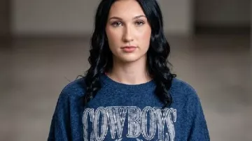 Sudadera de Emily Awbrey de America's Sweethearts S03 tal como se ve en AMERICA'S SWEETHEARTS: Dallas Cowboys Cheerleaders
