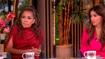 Twp Wish You Would Draped Silk Blend Top, llevada por Sunny Hostin, vista en The View el 17 de junio de 2026