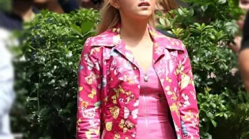 Elle S01 Lexi Minetree Butterfly Abrigo rosa estampado
