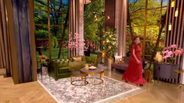 Falda largo de seda Twp Flowy llevada por Sunny Hostin, vista en The View el 17 de junio de 2026