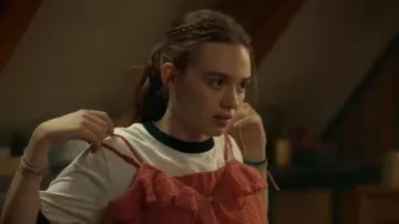 American Eagle AE Ruffle Cami llevado por Percy Fraser (Sadie Soverall) como se ve en Every Year After (S01E06)