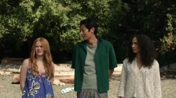 Suzanne Lustig x Celandine Bloom Cotton Mono usado por Delilah (Abigail Cowen) visto en Every Year After (S01E07)