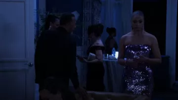 Vestido estilo Jovani 42154 llevado por Chelsea Hamilton (RhonniRose Mantilla) tal como se ve en Más allá de las puertas (S02E110)