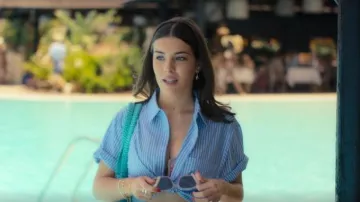 & Other Stories Swirl Starfish Earrings worn by Sofia (Ada Molina) as seen in Oasis Resort (S01E01)