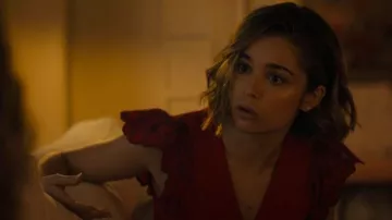 Sandro Cropped Ruffle Sleeve Floral Top worn by Maca (Berta Castañé) as seen in Oasis Resort (S01E02)