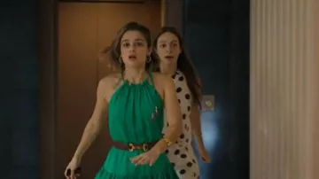 Cinturón de cuero Gucci Brown que lleva Maca (Berta Castañé) visto en Oasis Resort (S01E04)