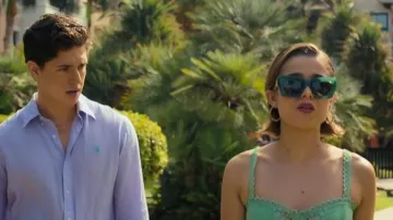 Anagrama de Loewe Lw40036I que lleva Maca (Berta Castañé) visto en Oasis Resort (S01E07)