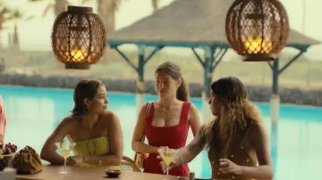 Mini vestido Charo Ruiz Ibiza Zannick llevado por Maca (Berta Castañé) visto en Oasis Resort (S01E07)