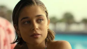 Swarovski Idyllia Drop Earrings worn by Maca (Berta Castañé) as seen in Oasis Resort (S01E07)