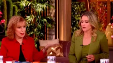 Veston double boutonnage Reiss Priya porté par Sara Haines tel que vu dans The View le 19 juin 2026