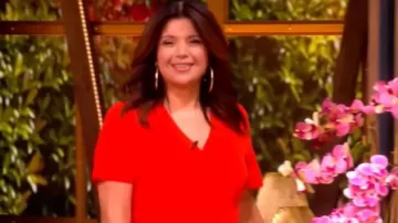 Toccin Agnes Rib-Knit Midi-Dress llevado por Ana Navarro visto en The View el 19 de junio de 2026