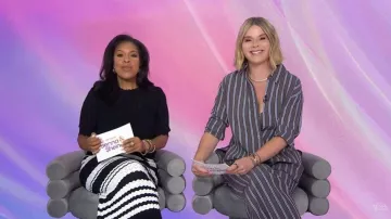 Falda Midi de rayas de Ann Taylor llevada por Sheinelle Jones, vista en Today with Jenna & Sheinelle el 19 de junio de 2026