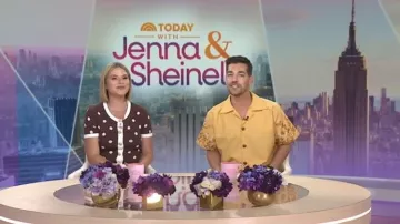 Camiseta de punto de lunares Cara Cara Sona usada por Jenna Bush Hager como se ve en Today with Jenna & Sheinelle el 22 de junio de 2026