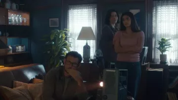 Levi's Premium Low Loose Women's Jeans of Alice Dhawan (Sadie Laflamme-Snow) as seen in The Way Home (S04E01)