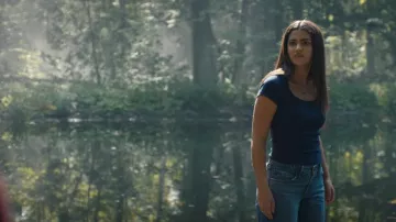 Hollister Scoop Neck T-Shirt worn by Alice Dhawan (Sadie Laflamme-Snow) as seen in The Way Home (S04E03)