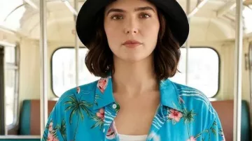Voicemails for Isabelle 2026 Zoey Deutch Blue Hawaiian Shirt worn by Jill Shaw (Zoey Deutch) as seen in Voicemails for Isabelle