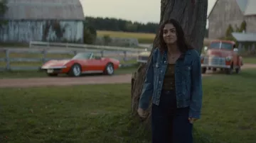 Veste de camionneur en coton en jean Lucky Brand portée par Alice Dhawan (Sadie Laflamme-Snow) telle que vue dans The Way Home (S04E04)