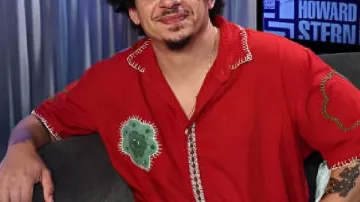 El programa de Howard Stern Eric André Camisa Roja