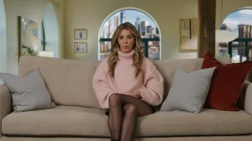 Retrofete Olga Jersey llevado por Georgina Ferzli tal como se ve en In the City (S01E05)