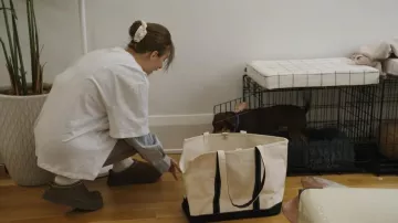 UGG Tazz II Slipper worn by Amanda Batula as seen in In the City (S01E05)