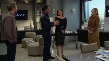 Sam Edelman Tacón Osha llevado por Katie Logan (Heather Tom) como se ve en The Bold and the Beautiful (S39E192)