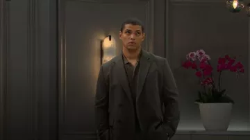 Americana Zara Comfort Fit de doble cruzamento llevada por Zende Forrester (Delon de Metz) como se ve en The Bold and the Beautiful (S39E192)